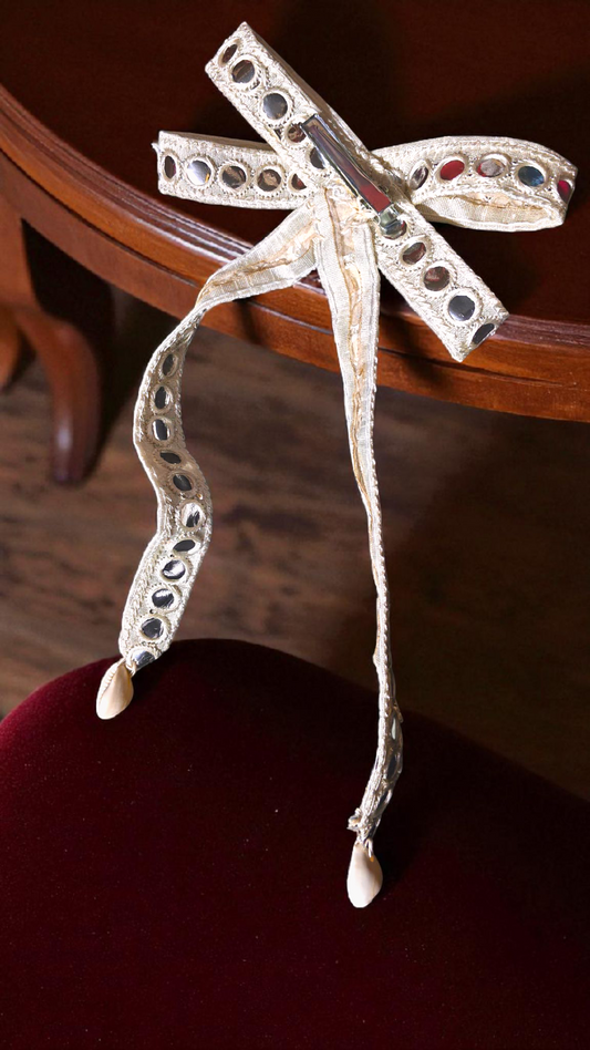 Minimalist Navratri Bow for White Theme